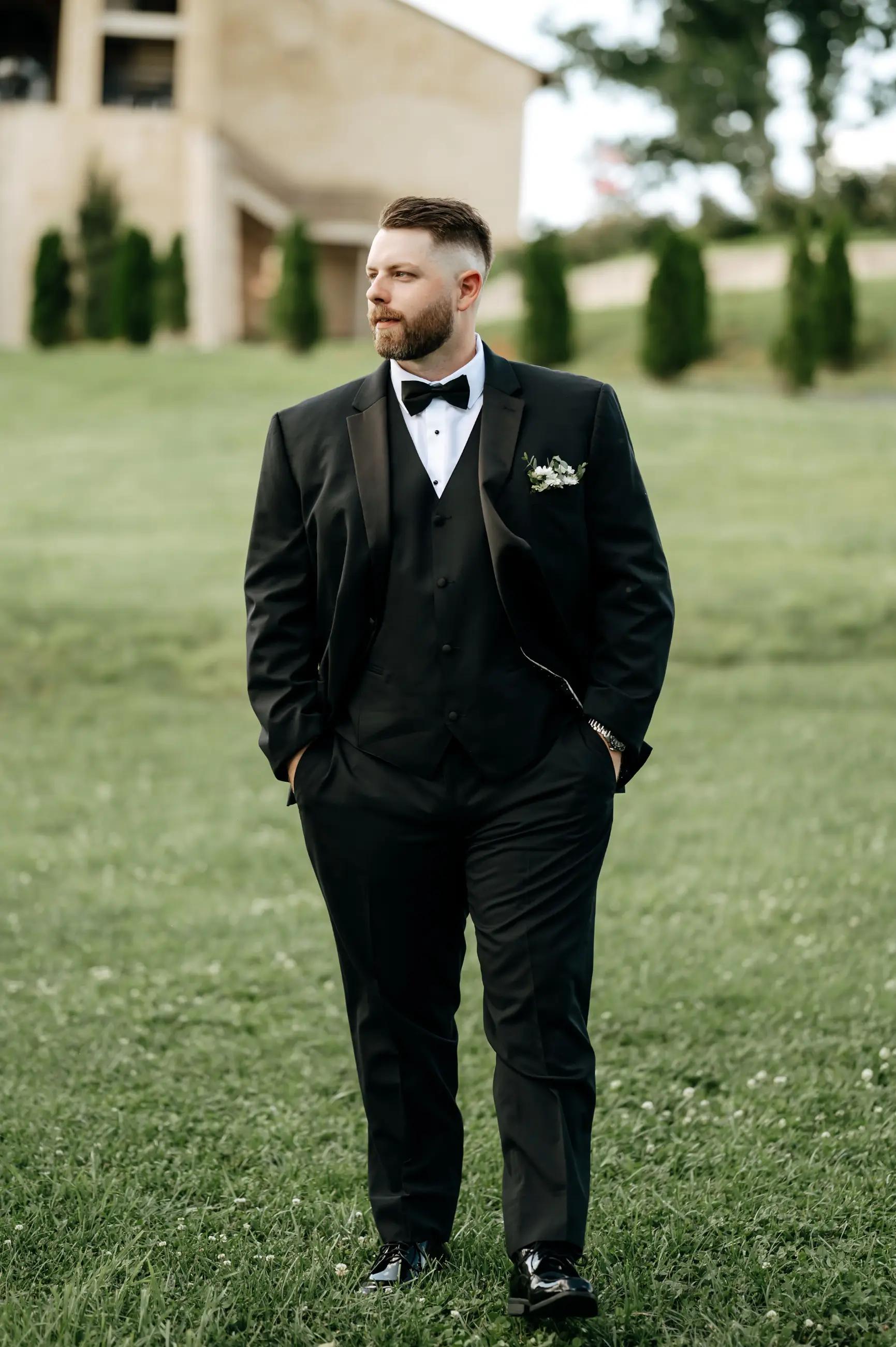 groom summer wedding